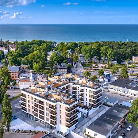 Azure Seaside - Luxury With Terrace, Balcony And Parking In Apartmán