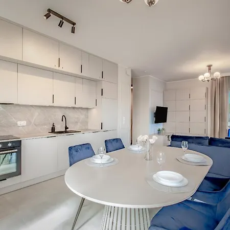 Azure Seaside - Luxury With Terrace, Balcony And Parking In Apartmán *