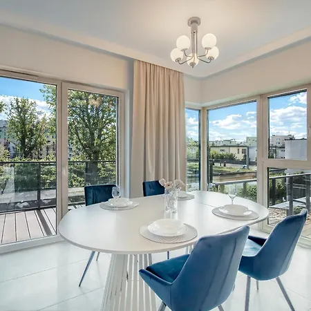 Azure Seaside - Luxury With Terrace, Balcony And Parking In Apartmán